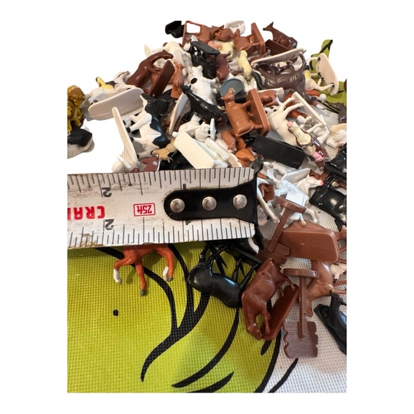 Vintage HO Scale Cows And Horses Figures Lot Micro Miniature Large Set - Picture 9 of 11